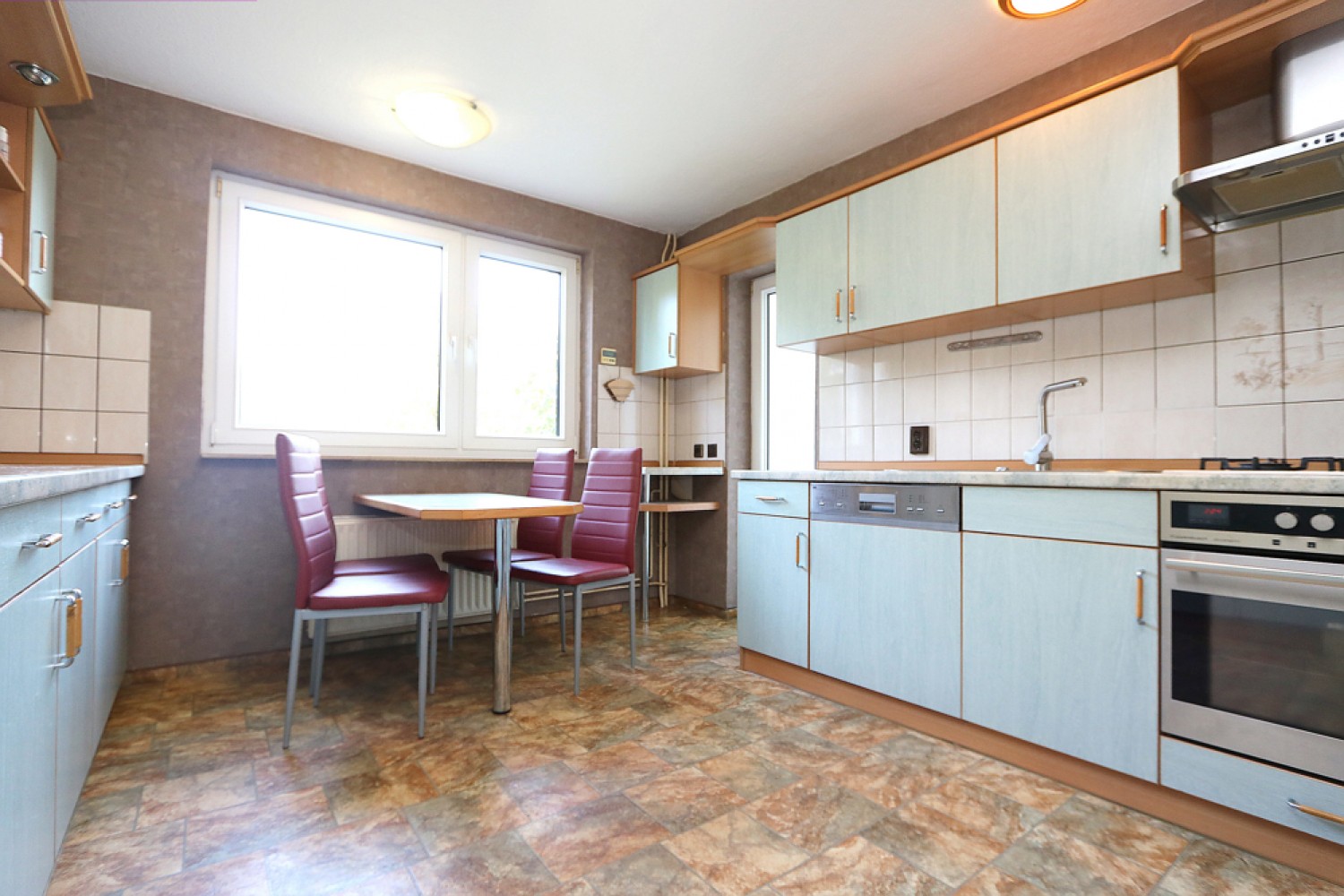 Großzügiges Reihenendhaus, 144 m² Wohnfläche, 6 Zimmer, Garage im